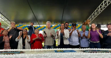 Ceilândia celebra 55 anos: corte do bolo na Praça do Trabalhador reúne moradores Ceilândia celebra 55 anos com corte de bolo na Praça do Trabalhador