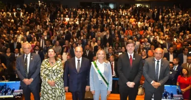 Celina Leão assume Governo do DF; transmissão de cargo é oficializada na CLDF Celina Leão assume o Governo do DF após renúncia de Ibaneis Rocha