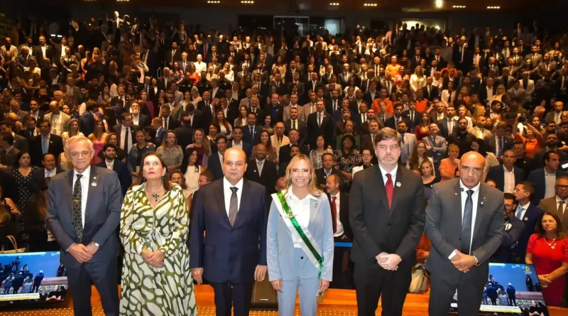 Celina Leão assume o Governo do DF após renúncia de Ibaneis Rocha