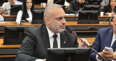 Comissão aprova equiparação de enteado a filho em plano de saúde e na Previdência