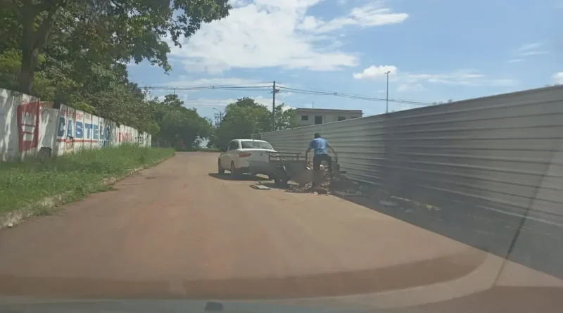 DF Legal autua proprietária por descarte irregular de entulho na CL 410, em Santa Maria