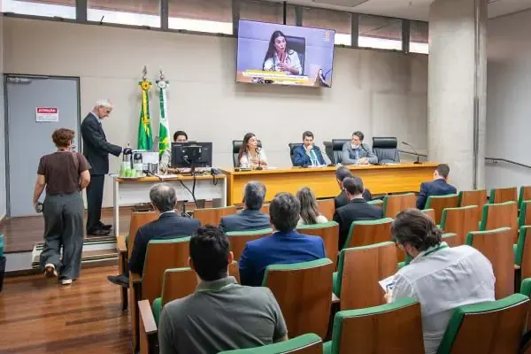 Comissão da CLDF aprova projeto que torna obrigatório fornecimento de uniformes escolares na rede pública do DF