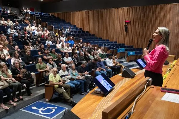 CLDF debate mudanças no Cartão Uniforme Escolar que atende 442 mil estudantes