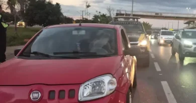 Veículo com 249 infrações é retirado de circulação no DF DER‑DF retira de circulação carro com 249 autos de infração e cerca de R$ 76 mil em débitos