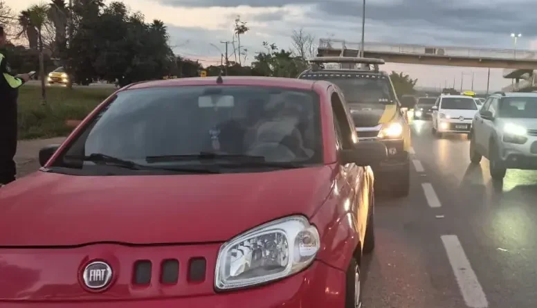 DER‑DF retira de circulação carro com 249 autos de infração e cerca de R$ 76 mil em débitos