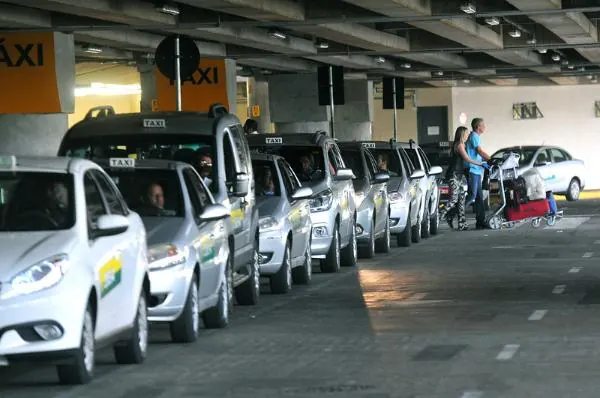Lei nº 7.891/2026 regulamenta cessão de outorgas de táxi no DF
