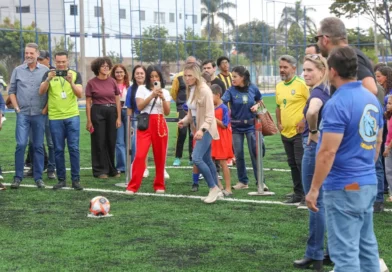 Governadora inaugura reforma de campos sintéticos em Taguatinga Norte e Samambaia