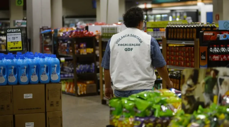 Vigilância Sanitária apreende 10.152 kg de alimentos impróprios no DF em 2026