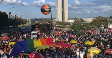 27ª Parada do Orgulho de Brasília ocorre na Esplanada com relatos de acolhimento e defesa de direitos