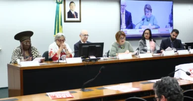 Ativistas na Câmara criticam deportações em massa dos EUA e pedem reforço do acolhimento no Brasil