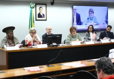 Ativistas na Câmara criticam deportações em massa dos EUA e pedem reforço do acolhimento no Brasil
