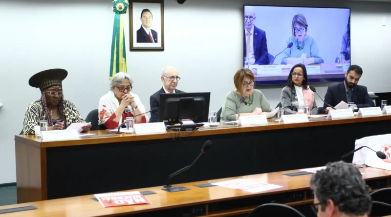 Ativistas na Câmara criticam deportações em massa dos EUA e pedem reforço do acolhimento no Brasil