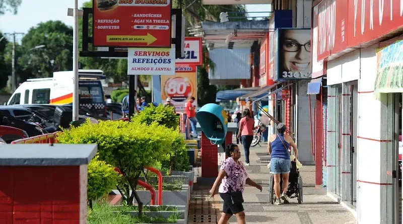 Comércio segue como segundo maior empregador do DF em 2024, com 218 mil trabalhadores