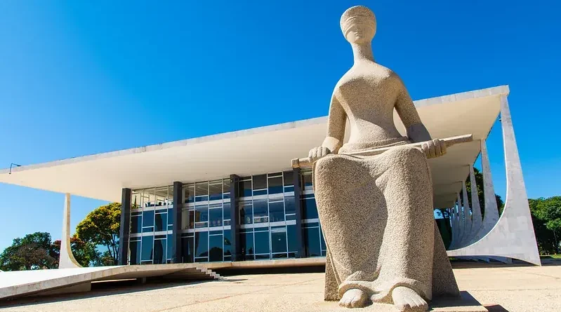 Decisão do STF libera retroativos de penduricalhos