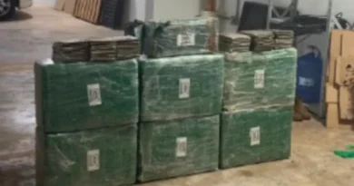 Aeronave apreendida com mais de 280 kg de drogas em Florínea (SP) FICCO/SP apreende aeronave com mais de 280 kg de drogas em Florínea (SP)
