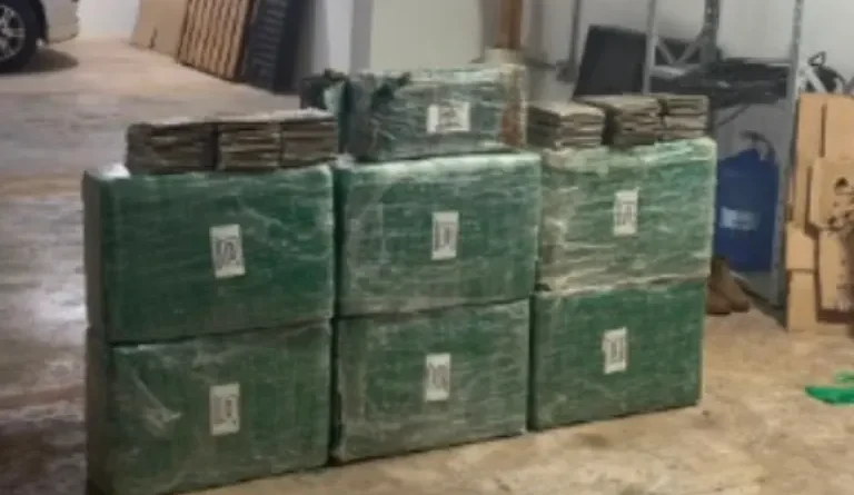 FICCO/SP apreende aeronave com mais de 280 kg de drogas em Florínea (SP)