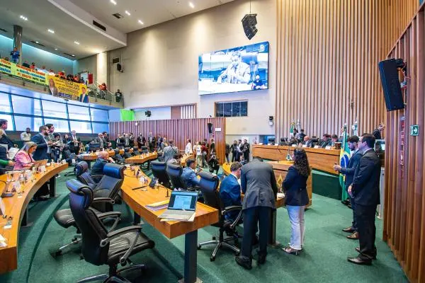 Giro Distrital (210ª) resume maratona de votações da CLDF e destaca nova lei para farmácia de animais