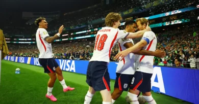 Inglaterra vence México por 3 a 2 no Azteca e avança às quartas