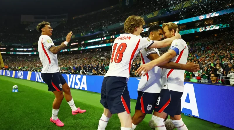 Inglaterra vence México por 3 a 2 no Azteca e avança às quartas