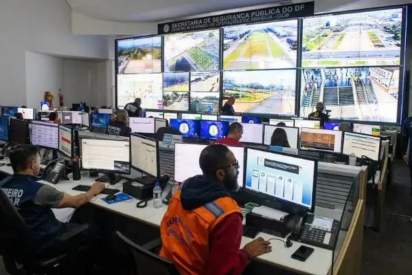 Lei nº 7.924/2026 autoriza integração de câmeras privadas aos sistemas de segurança do DF
