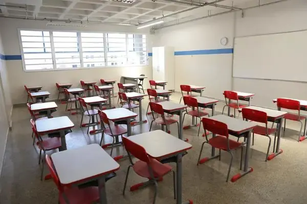 Lei obriga padrão mínimo de infraestrutura em escolas públicas do DF e fixa prazos de 120 e 360 dias