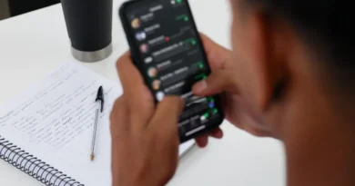 Pesquisa da SEE-DF indica melhora na aprendizagem após restrição a celulares nas escolas