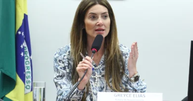 Proibição do acesso de menores de 16 anos às redes sociais é debatida na Comissão de Educação Comissão da Câmara debate proibição do acesso de menores de 16 anos às redes sociais