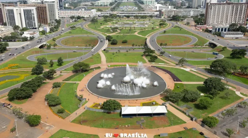 Rota Monumental oferece passeio gratuito aos sábados em ônibus movido a hidrogênio