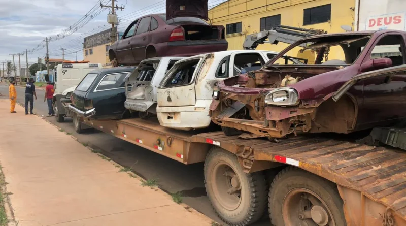 Carcaças e veículos abandonados - saiba como solicitar a retirada no DF