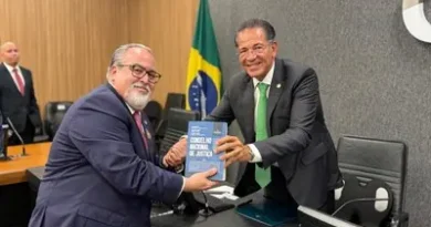 Corregedor da Justiça do DF relata experiência na Corregedoria Nacional de Justiça em livro