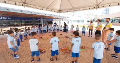 Escola do Legislativo Crianças aprendem sobre leis e meio ambiente na Câmara Legislativa. Escola do Legislativo Crianças aprendem sobre leis e meio ambiente na Câmara Legislativa.