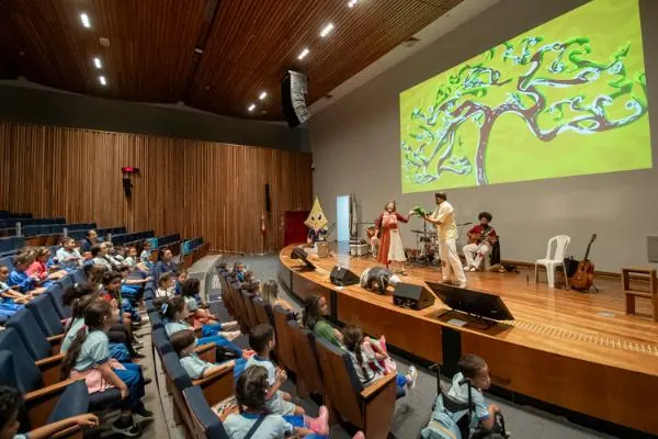 Escola do Legislativo Semana da Primeira Infância une música, educação e conscientização.