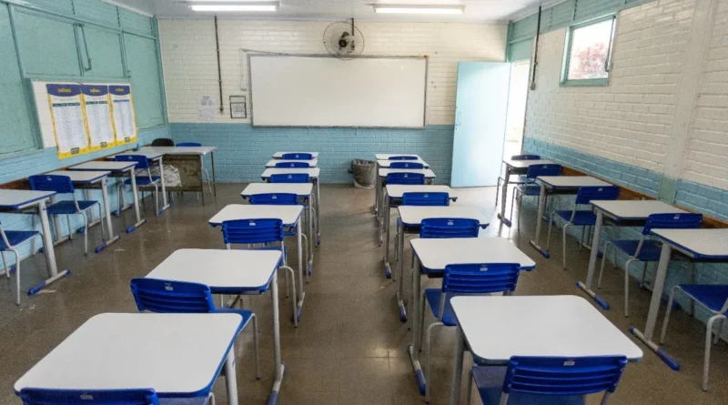Evasão silenciosa - como a falta de acolhimento afasta estudantes LGBTQIA+ das escolas no DF