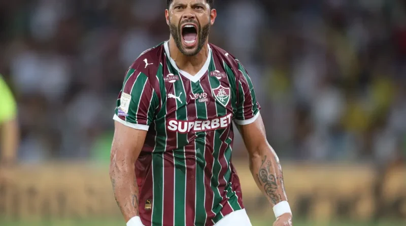 Fluminense vira sobre o Remo e se mantém firme no G-4 do Brasileirão