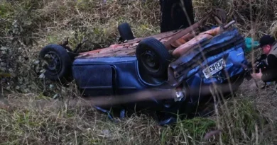 Jovens morrem após carro capotar e cair em ribanceira na BR-070