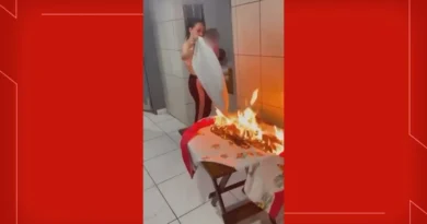 Mulher é suspeita de esfaquear ex-companheiro e colocar fogo em móveis no DF Mulher é suspeita de esfaquear ex-companheiro e colocar fogo em móveis no DF