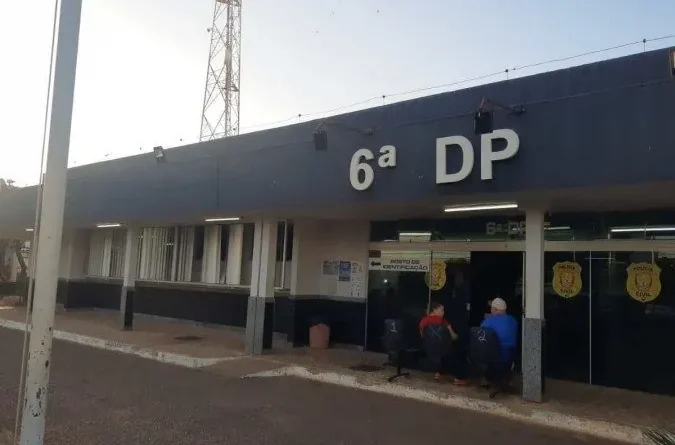 Nu, homem invade casa de vizinho e o espanca até a morte
