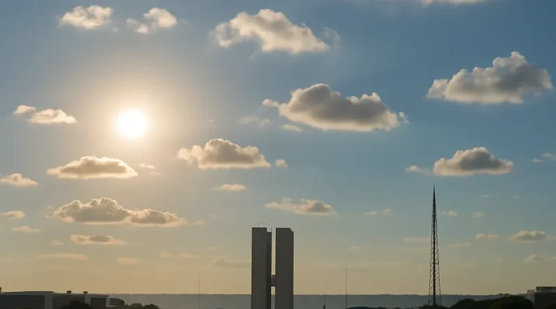 Previsão do tempo hoje para Brasília (DF) - sol com algumas nuvens ao longo do dia; noite.