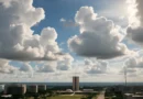 Previsão do tempo hoje para Brasília (DF) - sol com muitas nuvens durante o dia e períodos.