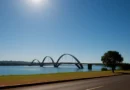 Previsão do tempo hoje para Brasília (DF) - sol o dia todo sem nuvens no céu; noite de.