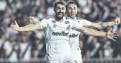 Santos desencanta no 2º tempo e atropela o Vasco pelo Brasileirão Com três gols entre os. Santos desencanta no 2º tempo e atropela o Vasco pelo Brasileirão Com três gols entre os.