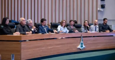 Sessão Solene Homenagem aos sanitaristas é marcada por defesa do SUS e da democracia.