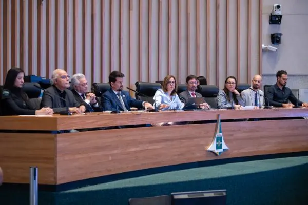 Sessão Solene Homenagem aos sanitaristas é marcada por defesa do SUS e da democracia.