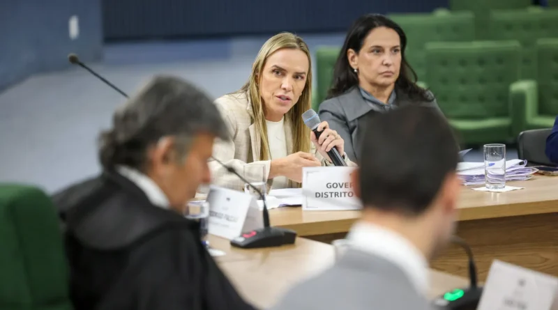 Após DF pedir urgência, Fux dá 45 dias úteis para União, BC e FGC opinarem em empréstimo.