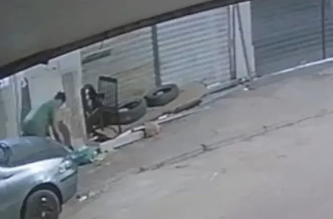 Câmeras registram ação de casal antes de bebê ser encontrado em terreno