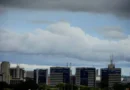 Dia amanhece nublado, com máxima de 32ºC e chance de chuva amena pelo DF