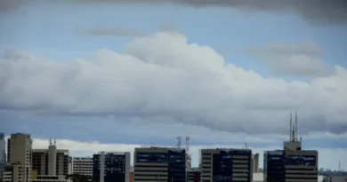 Dia amanhece nublado, com máxima de 32ºC e chance de chuva amena pelo DF