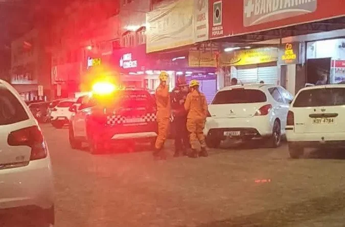 Foragido da Justiça é preso depois de tumultuar e assustar clientes em drogaria