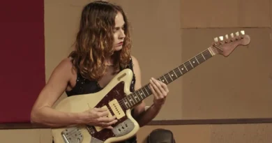 Gabi Terra é destaque do reality Duelo de Guitarras na TV Brasil A TV Brasil exibe neste.