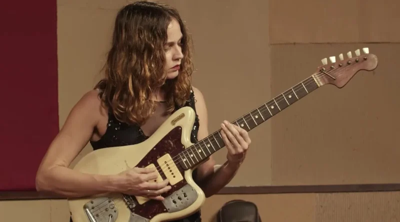 Gabi Terra é destaque do reality Duelo de Guitarras na TV Brasil A TV Brasil exibe neste.